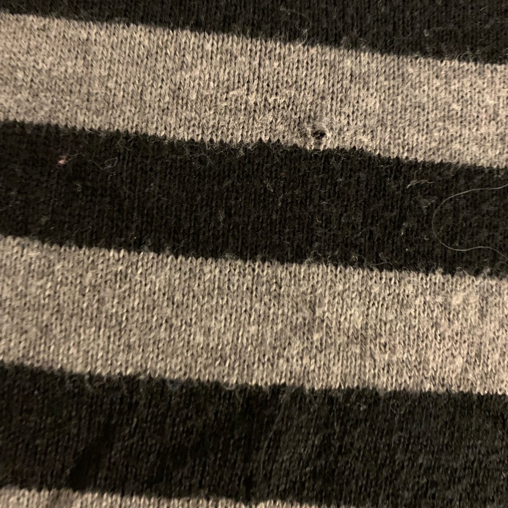Banana Republic short sleeve striped top Small hole see photos - Picture 5 of 5